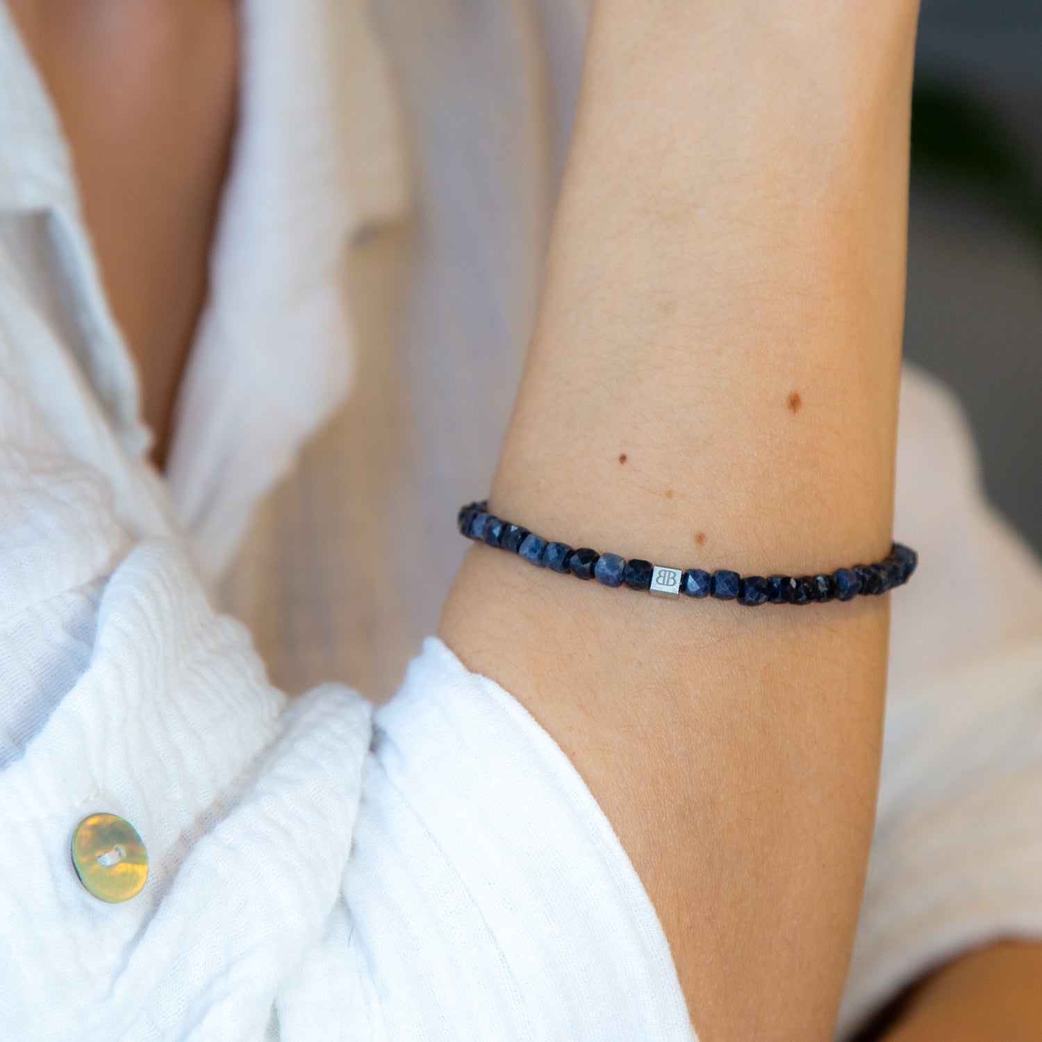 Saphir Cube Armband facettiert 4 mm- September Geburtsstein - BONES & BUDDHAS