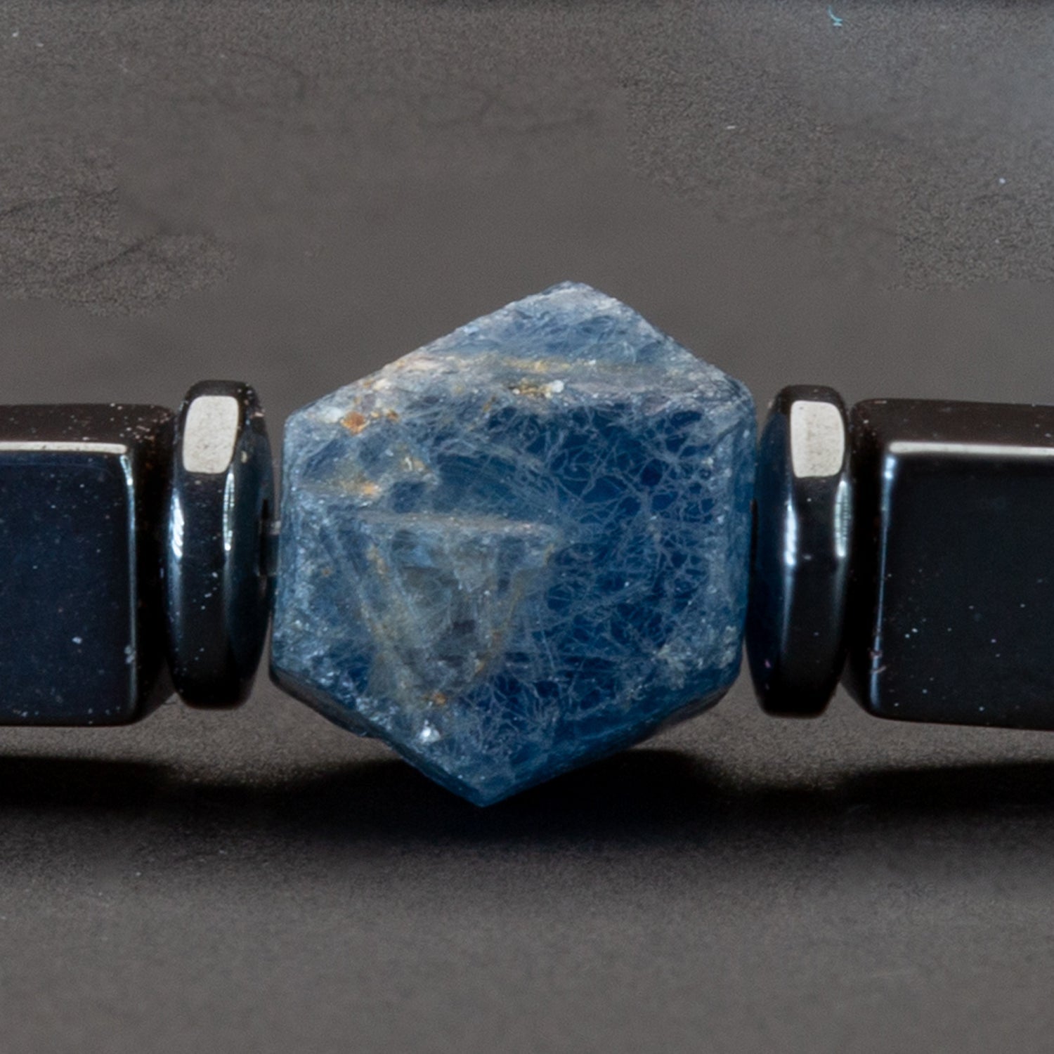 Saphir und Hämatit glossy Armband 4mm- September Birthstone - BONES & BUDDHAS