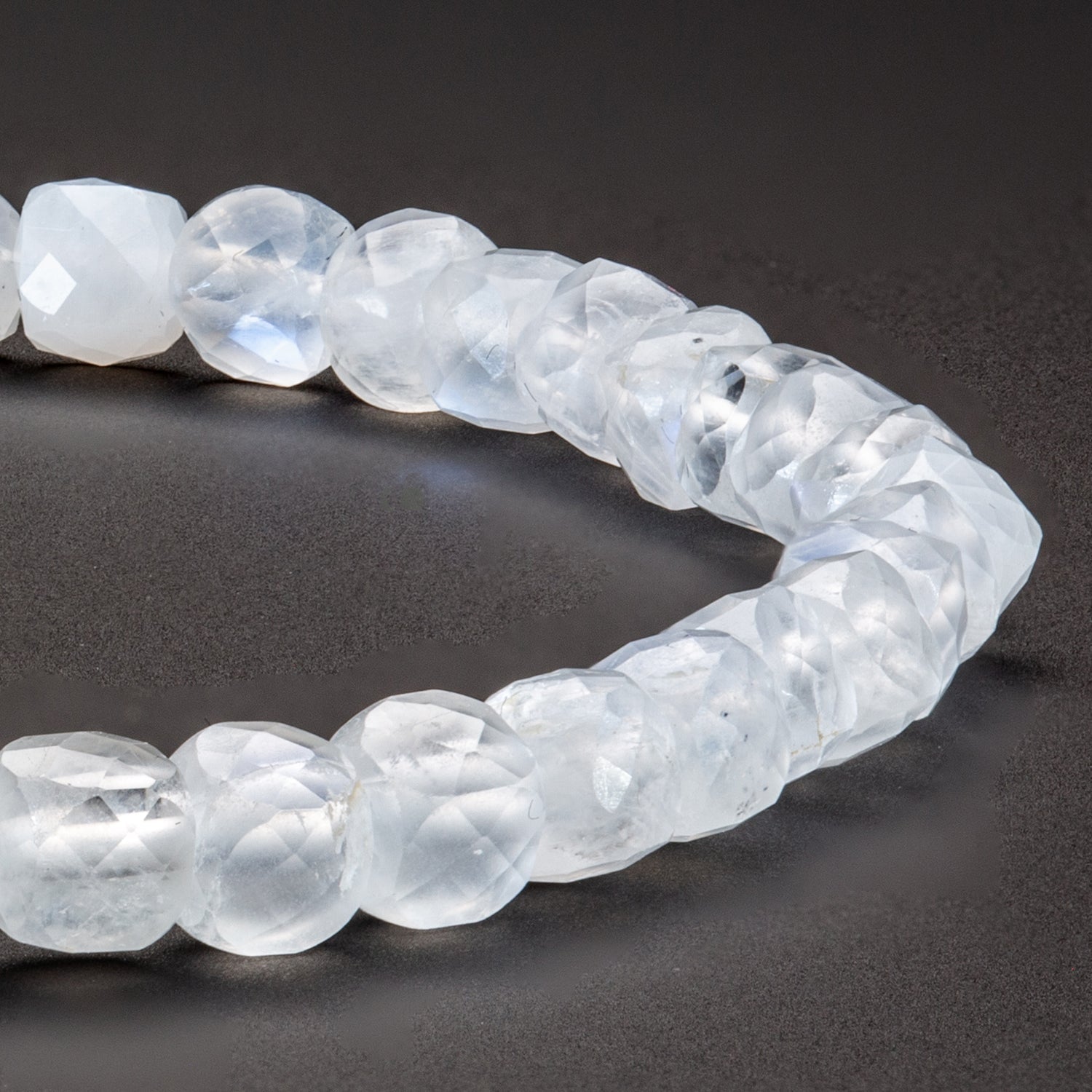 Moonstone Cube Armband facettiert 4 mm- Juni Geburtsstein - BONES & BUDDHAS