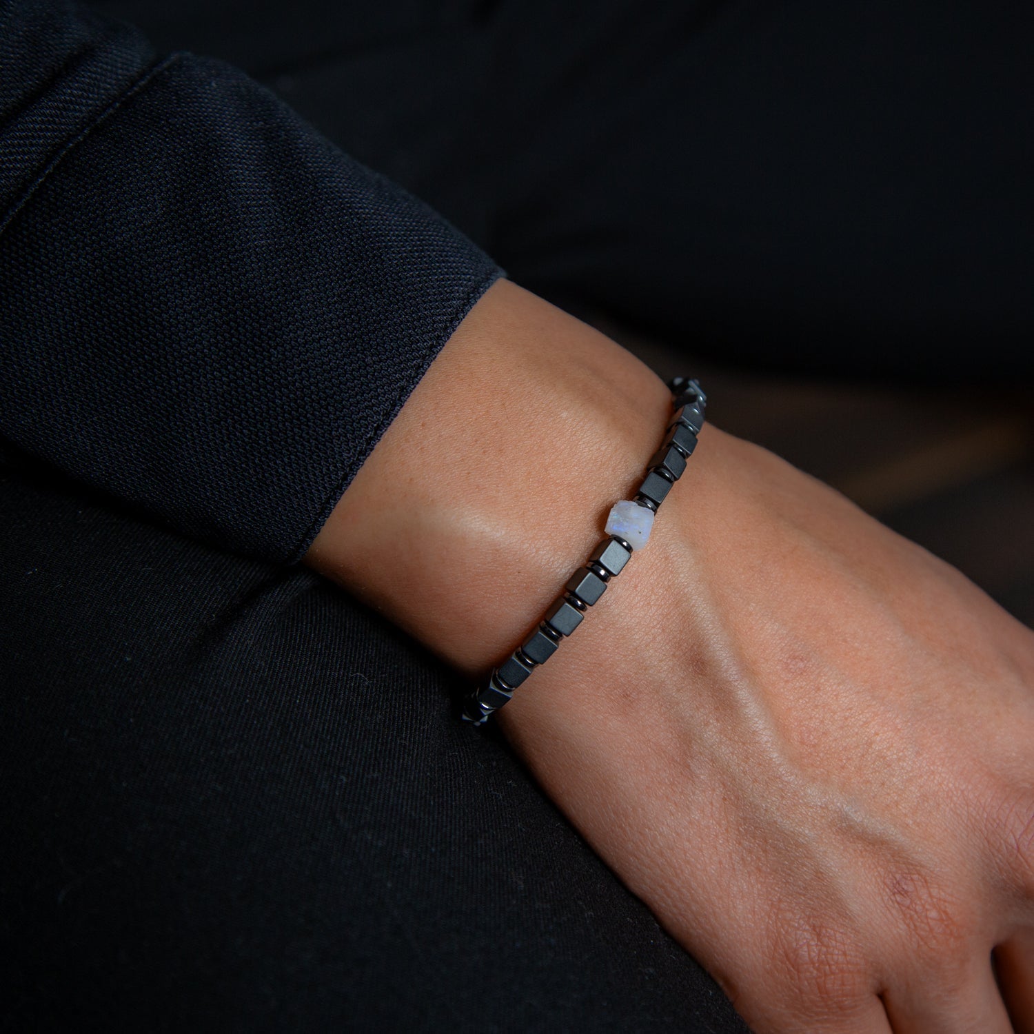 Moonstone und Hämatit matt Armband 4mm- Juni Birthstone - BONES & BUDDHAS