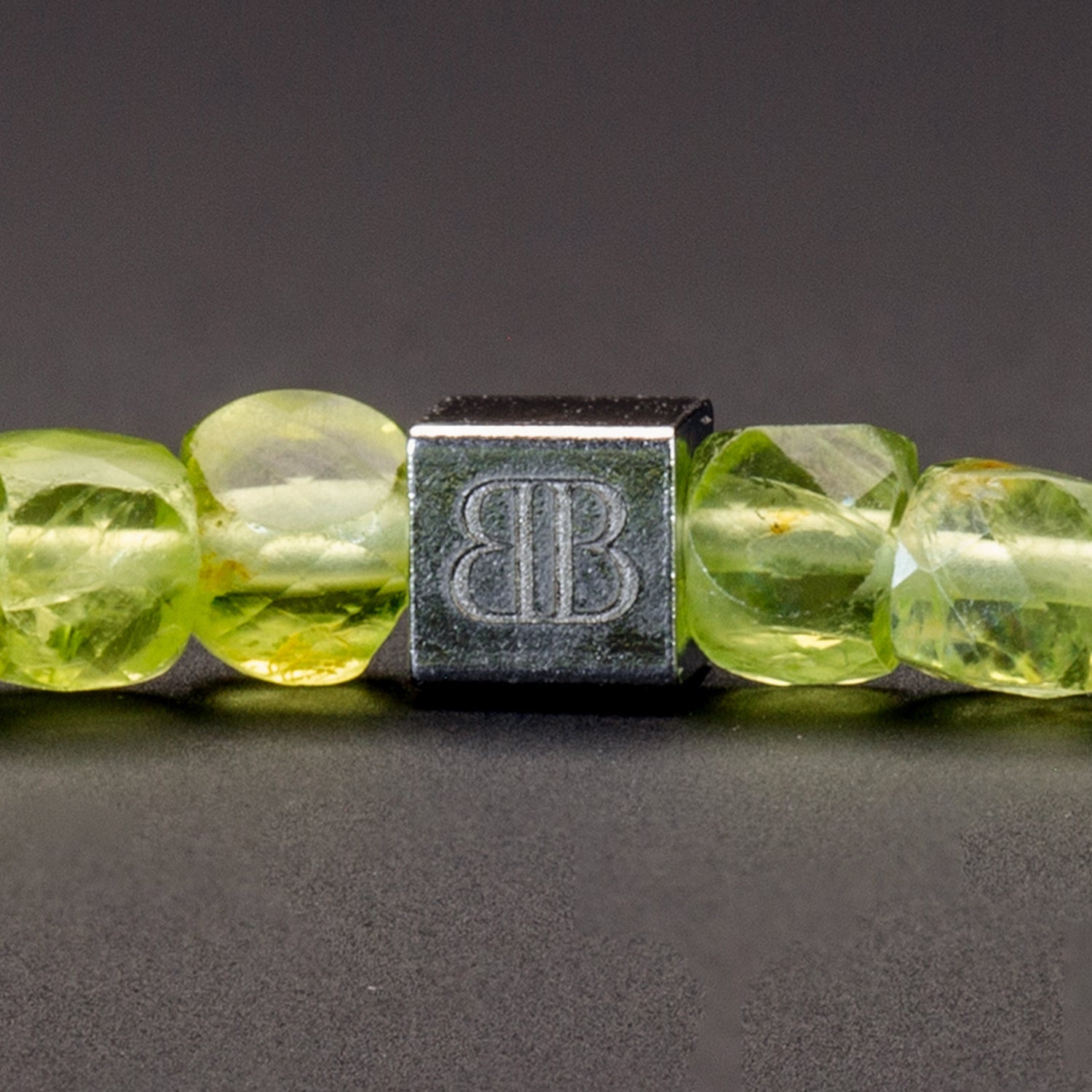 Peridot Cube Armband facettiert 4 mm- August Geburtsstein - BONES & BUDDHAS