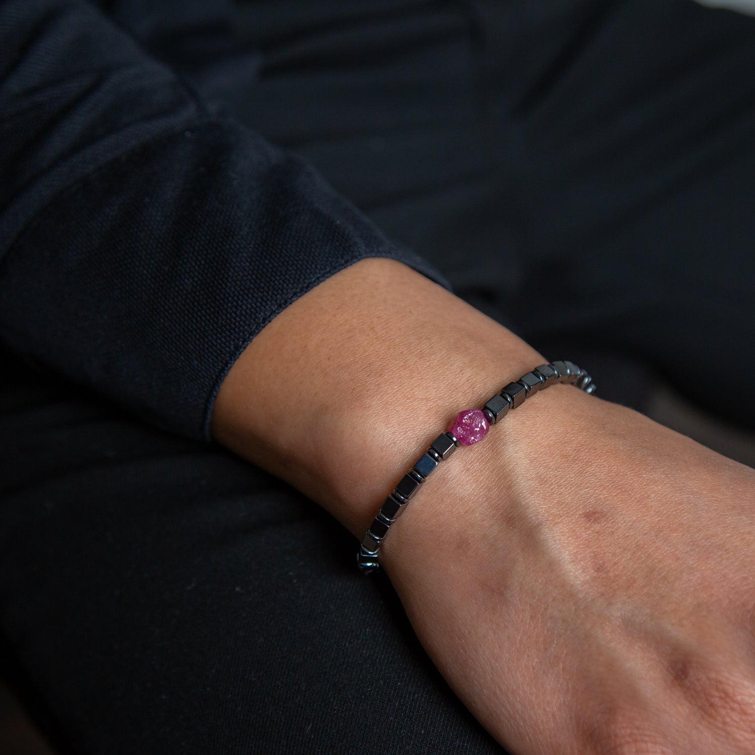 Rubin und Hämatit glossy Armband 4mm- Juli Birthstone - BONES & BUDDHAS