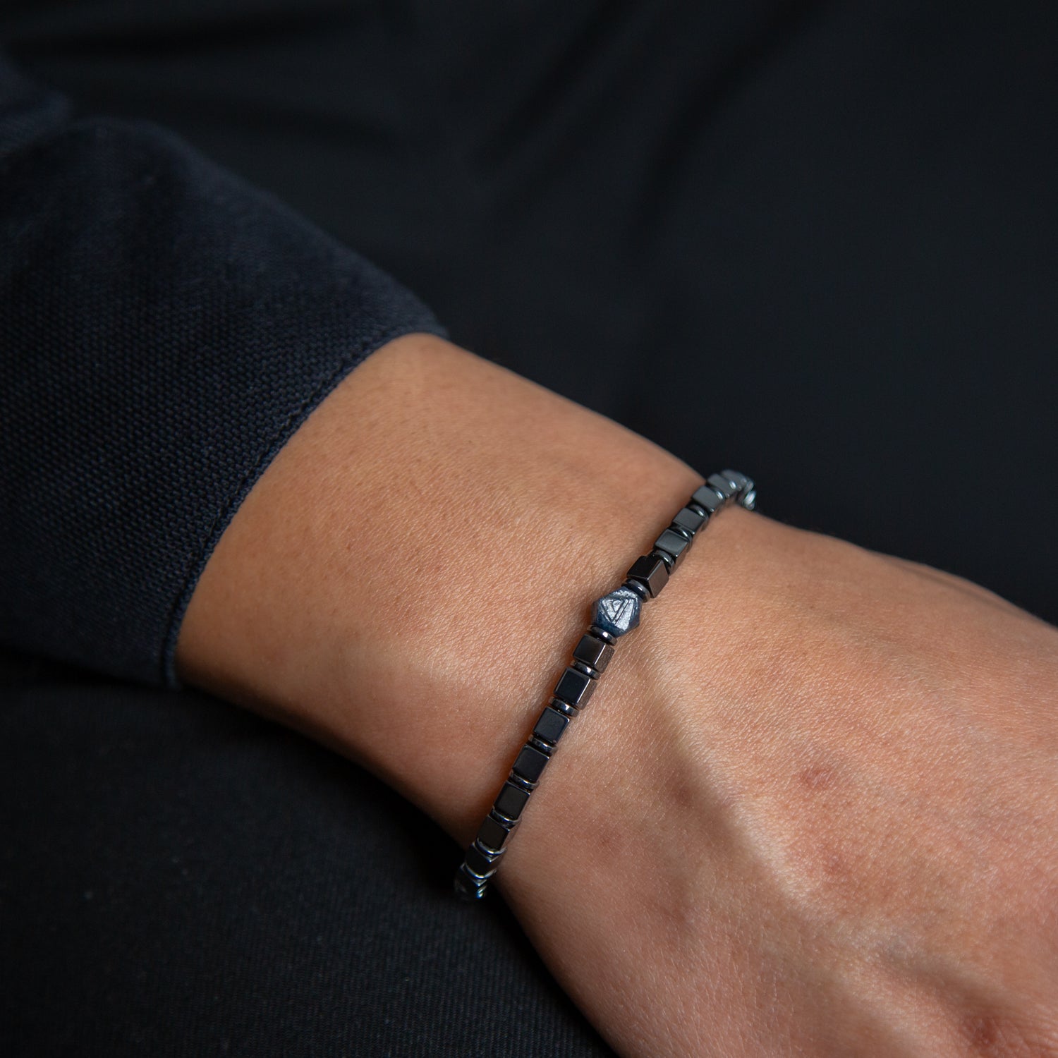 Saphir und Hämatit glossy Armband 4mm- September Birthstone - BONES & BUDDHAS