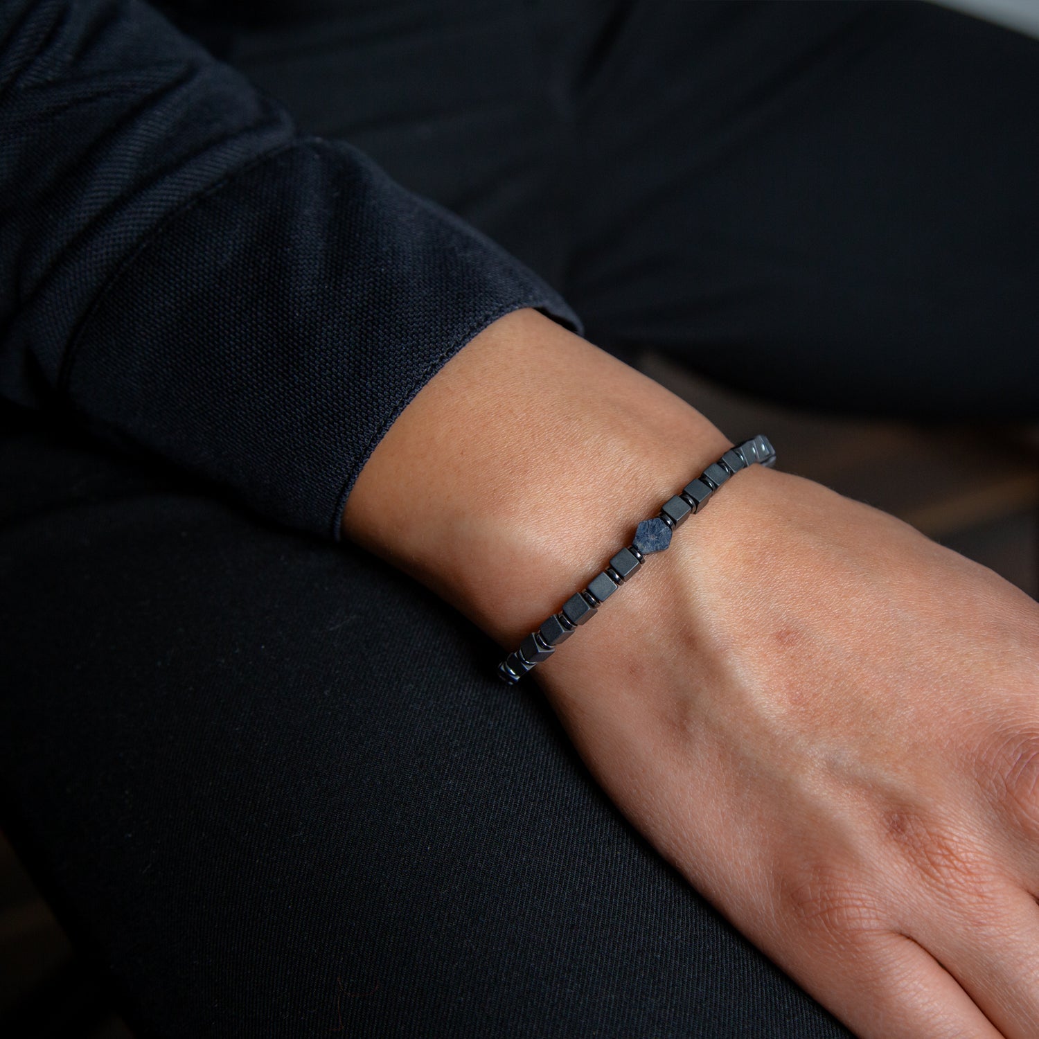 Saphir und Hämatit matt Armband 4mm- September Birthstone - BONES & BUDDHAS