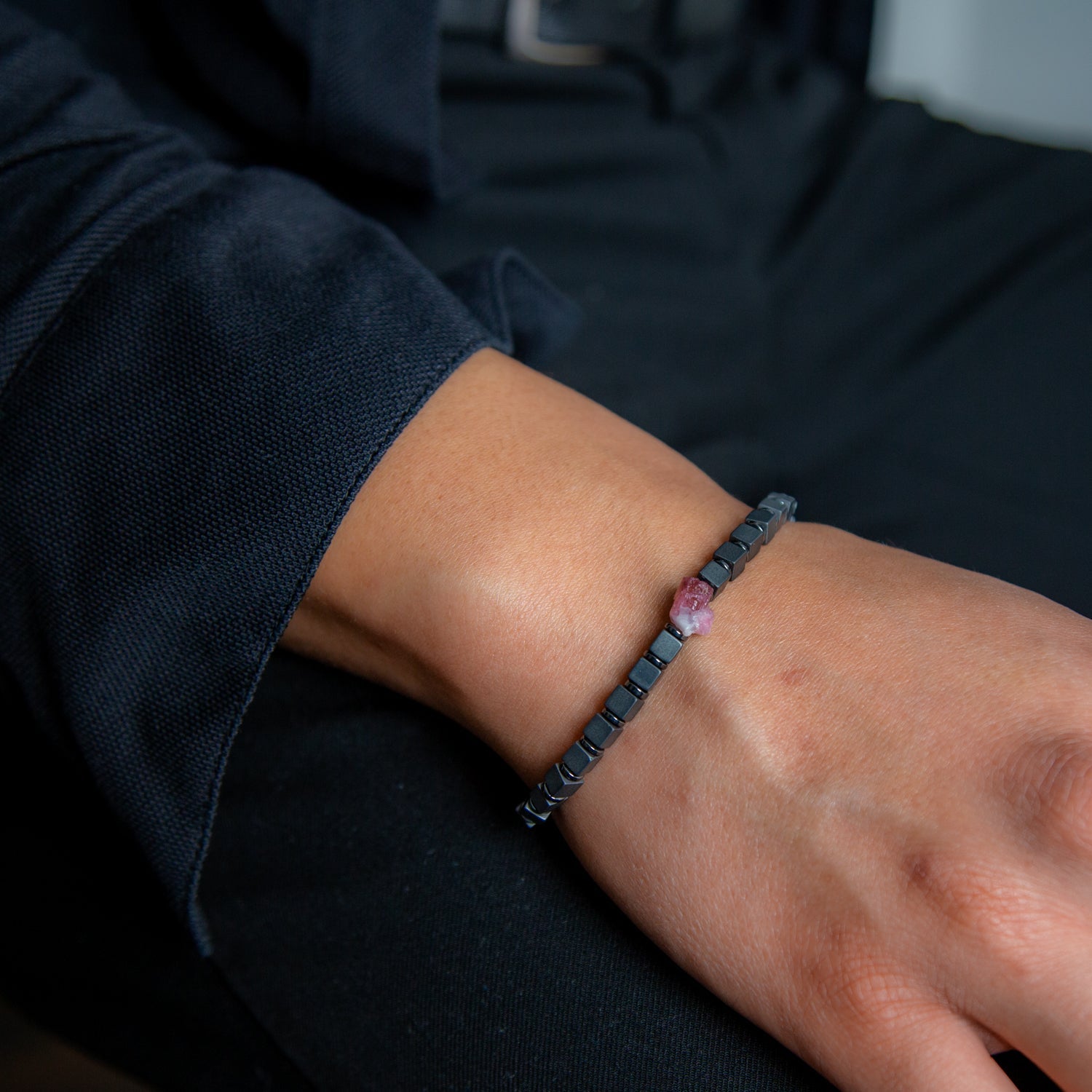 Turmalin und Hämatit matt Armband 4mm- Oktober Birthstone - BONES & BUDDHAS